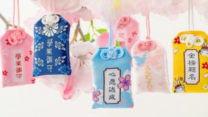 Bật mí 7+ cách làm bùa đánh bài thu hút vận may